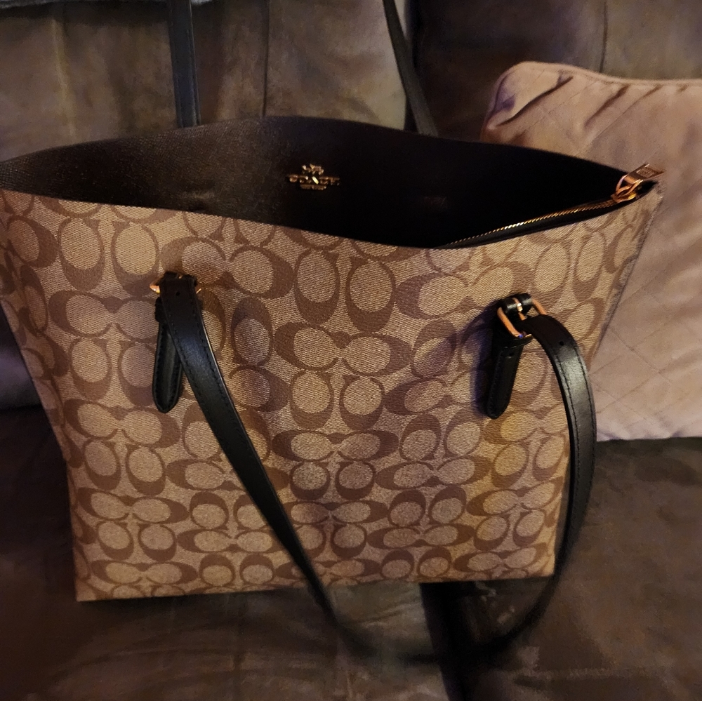 Handbags - Picture 3 of 6